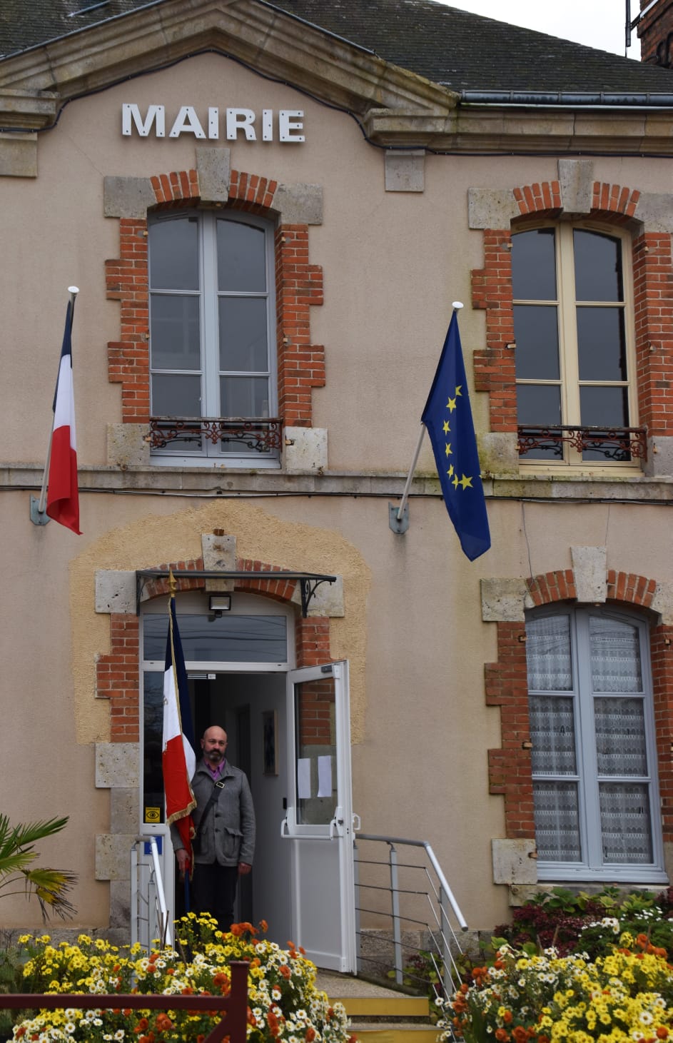 Le drapeau le 11 novembre 2024 à Villereau